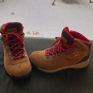 Columbia Women’s Newton Ridge Plus Waterproof Amped Hiking Boots